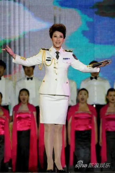 二炮文工团青年歌手王喆