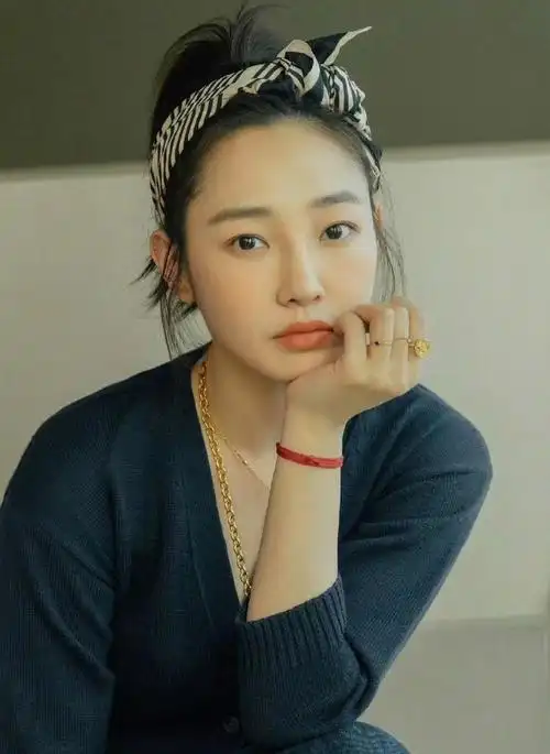 白百何越来越有女人味了!韵味十足,让人赏心悦目