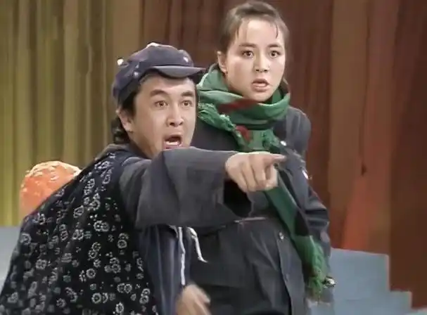 宋丹丹秃头撇嘴算不算大美人看了她与倪萍同框就有答案了