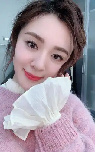 王晓晨甜美可爱自拍照图片