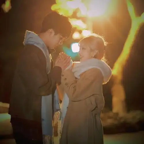 氛围超甜的情侣头像 - 图片壁纸 上海视道文化传媒有限公司