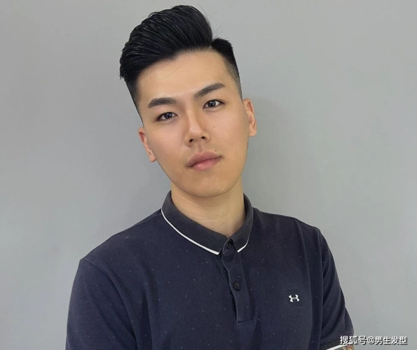 男生"两边铲光"发型look5:侧背头
