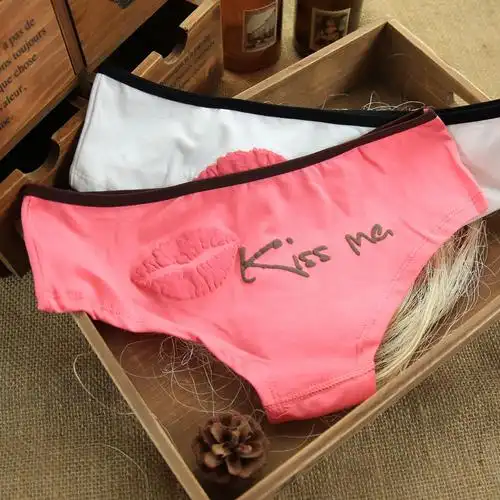 无痕低腰三角裤女式内裤欧美简约少女底裤红唇字母糖果色棉质柔软