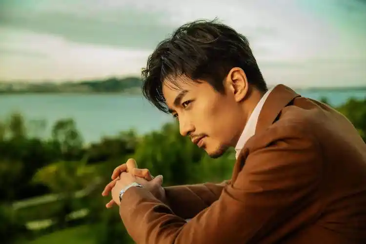 陈晓深夜买醉矛头直指陈妍希,高调官宣,低调生活惹了谁?