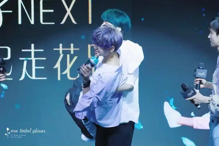 范丞丞黄明昊皇权富贵太甜了,一直咳一直甜