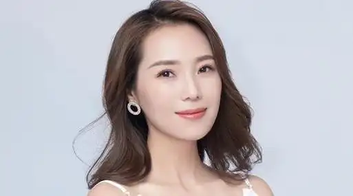 蒙古歌手云朵个人资料 蒙古女孩翻唱云朵