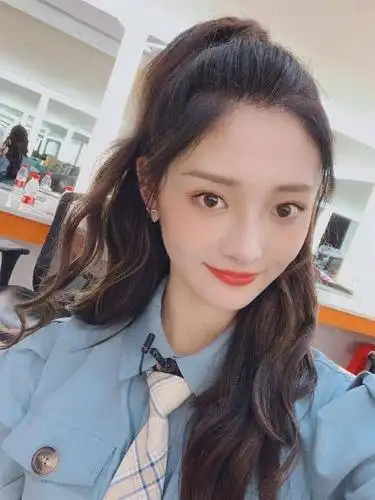 13个女明星的韩系自拍照,同样的粉嫩公主风你觉得谁最美?