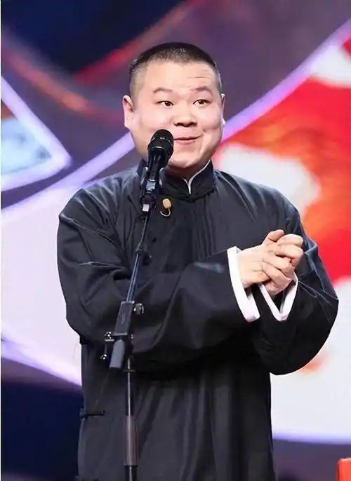 台上,郭德纲机锋一针见血,说到听者肺腑;李菁趣味横生,俏皮可爱.