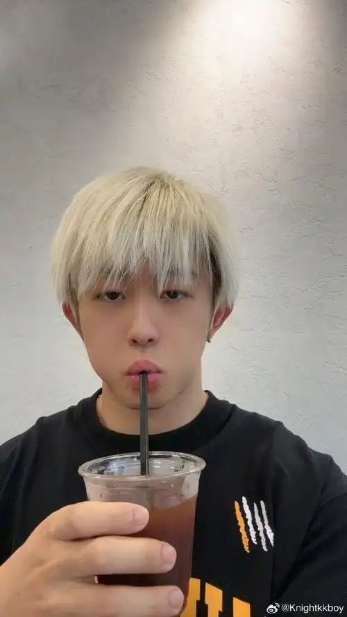 sweet boy自拍超话#纯情男高##小男孩##小giegie##大直男##daddy