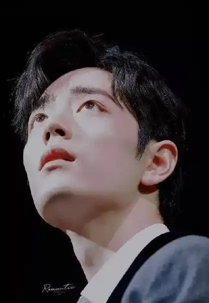 肖战的喉结合集:上下滚动的喉结会说话,简直荷尔蒙爆棚_时尚_鼻梁_高