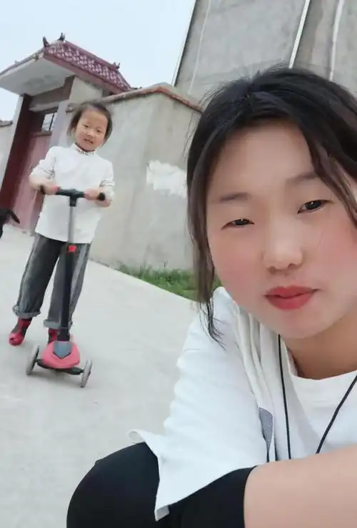 妻子难产去世,丈夫带俩娃娶妻子的妹妹过门,媒人居然是岳母!