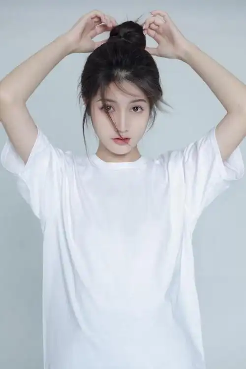 女生8个室内拍照姿势,简单自然上镜,拍出清纯美美的