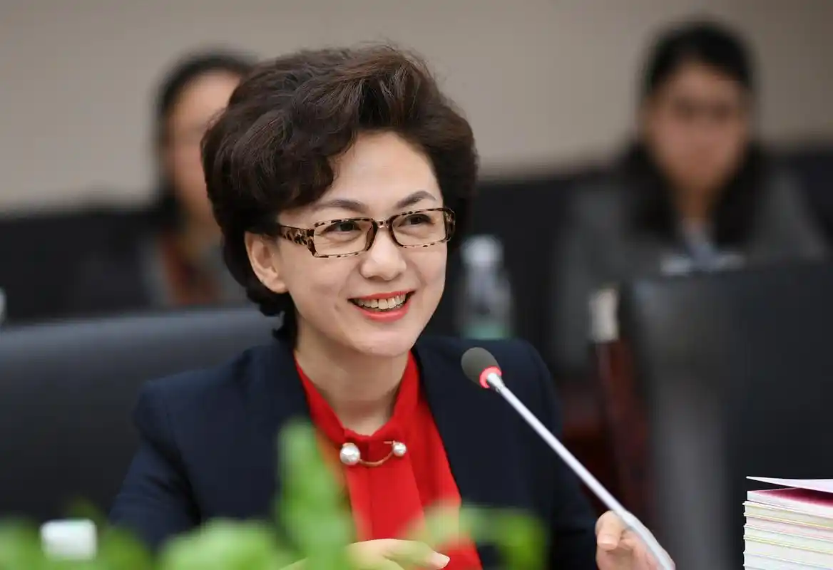 央视主播海霞确定离开《新闻联播》,谁能够顶替她的位置?