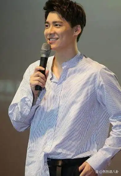 李易峰寺庙祈福近照曝光驼背如路人引关注退圈后昔日星味全无