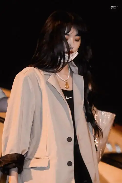 孔雪儿丝巾抹胸