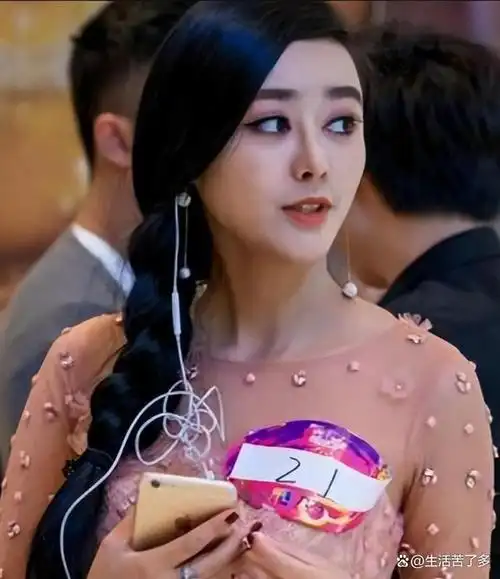 事实证明,花800万整容成范冰冰的何承熹,早已走上一条不归路了