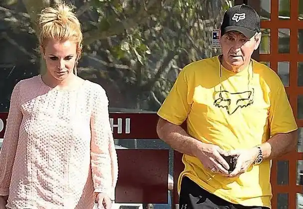 布兰妮被生父囚禁13年体内强制安装绝育器如今苦尽甘来了