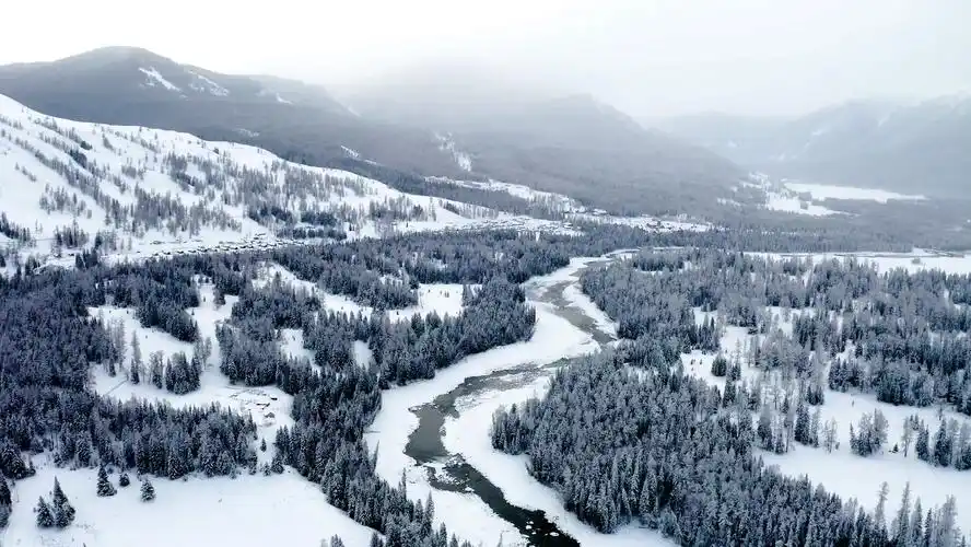 新疆喀纳斯和安集海大峡谷的冬天风景