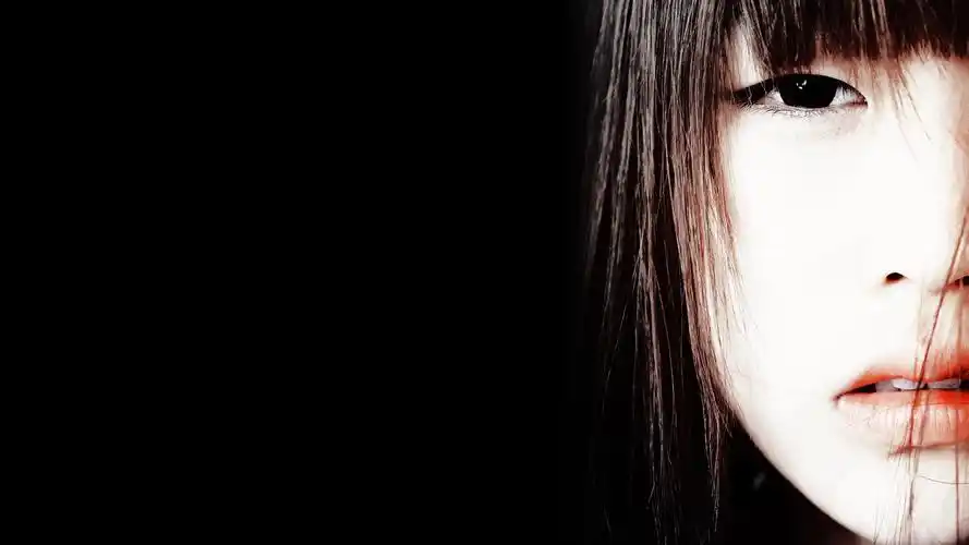 黑色背景美女电脑桌面_美女壁纸_墨鱼部落格