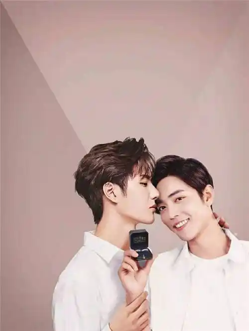 原创肖战与王一博的关系不简单在生活中很常见在娱乐圈里更加常见