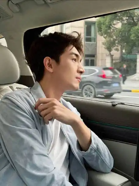 与 boss@林更新共赴下一场山海#林更新营业日记#林更新工作室的微博