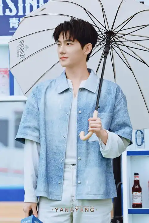 杨洋夏日胶片质感大片