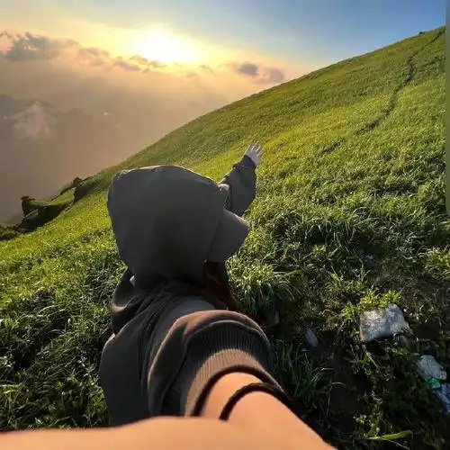 氛围感背影女生头像