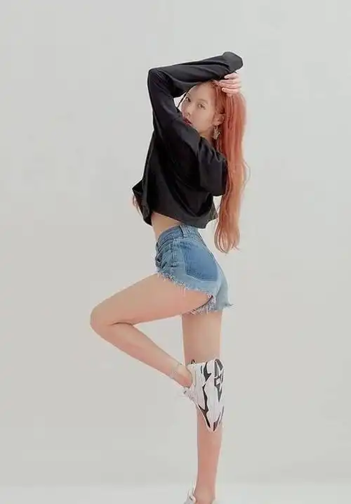 有种"欺骗"叫金泫雅的身高,162穿出172的感觉,这比例牛