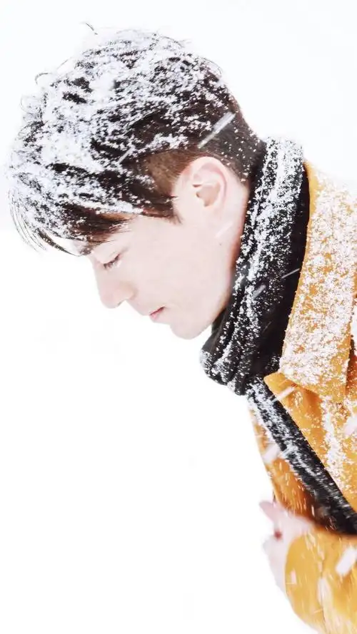 霍建华 2016年3月下《时尚芭莎》摄于日本北海道