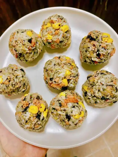 自制海苔饭团料足爆好吃