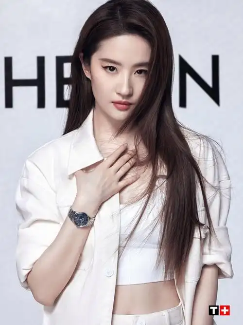 刘亦菲的照片怎么越来越像赵露思了?