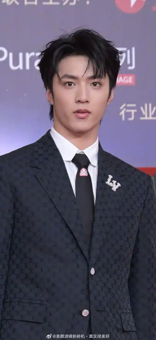 刘耀文要和关晓彤合照