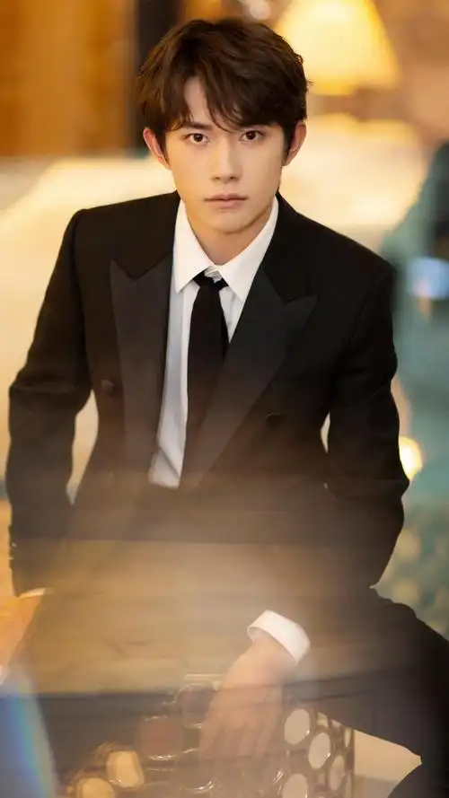 小鲜肉易烊千玺时尚西装