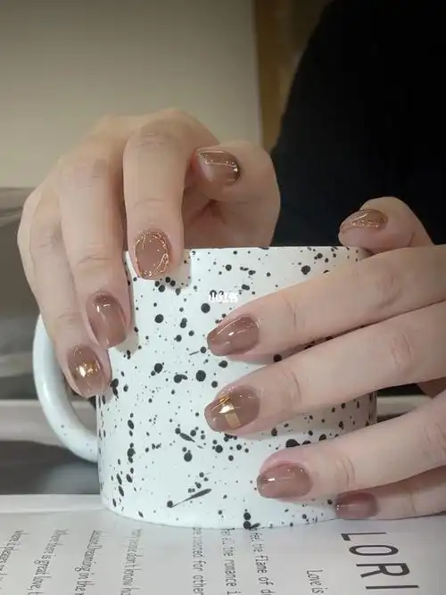 涩味奶咖晕染美甲