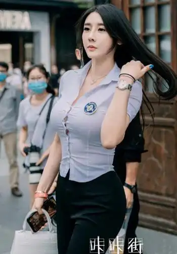 "臀神"刘太阳穿搭风格,大都是传统版,她却抢尽风头,也应该