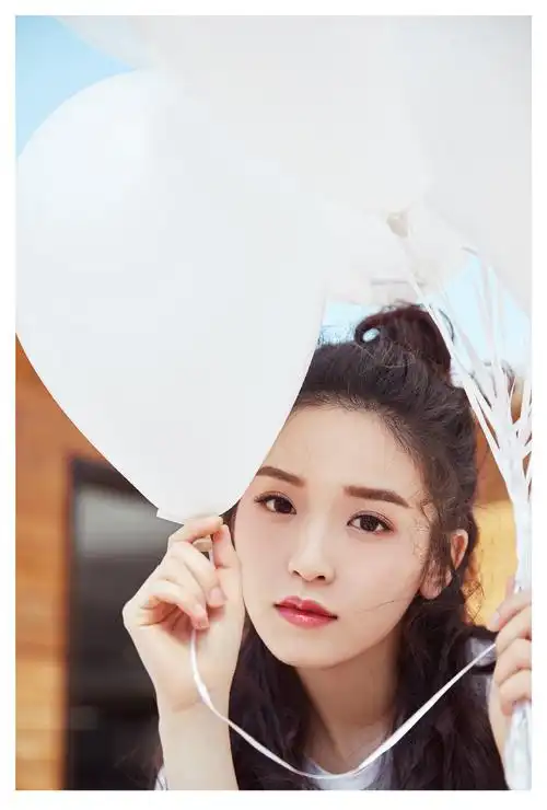 金雯昕图片 金雯昕甜美清新户外写真[6/6]_明星_美桌网