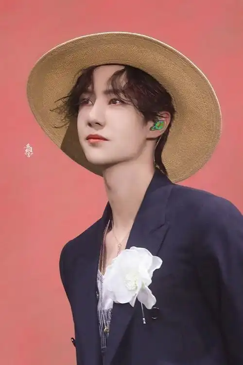 王一博74路飞装高难度运动