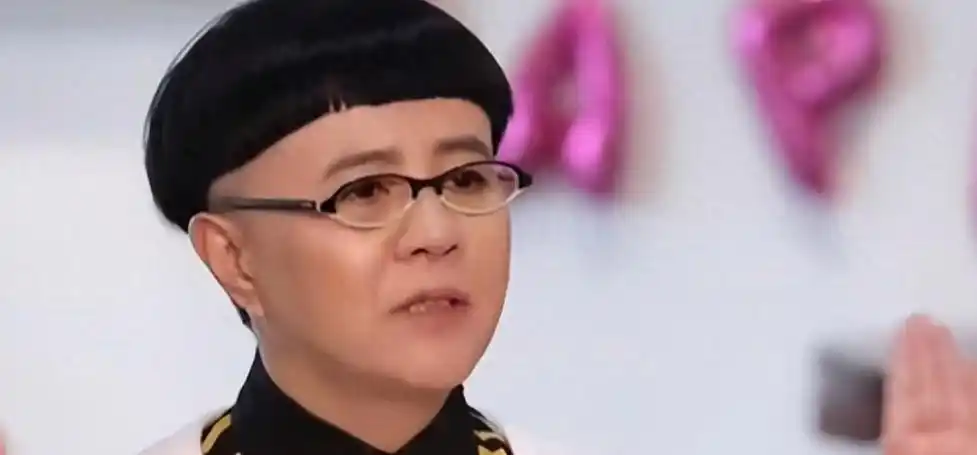 说起金龟子刘纯燕这个人,印象中一直是主持《大风车》中那个"西瓜头