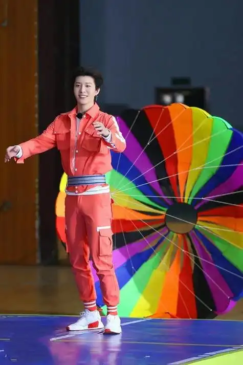 范丞丞上快本玩游戏太认真谁留意何炅的批评有点犀利