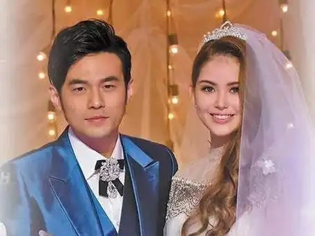 周杰伦晒昆凌美照庆祝结婚7周年感恩妻子让他收获幸福