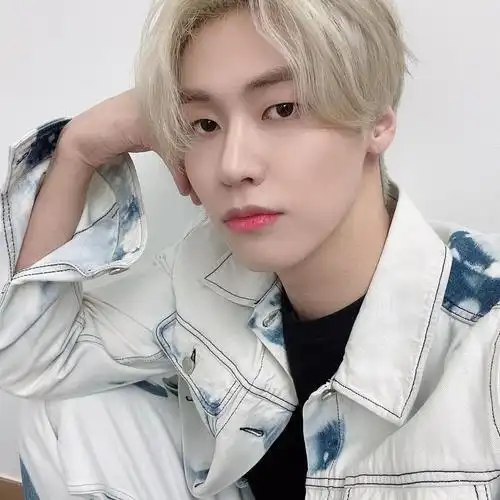 忍不住给白发靓仔开个楼