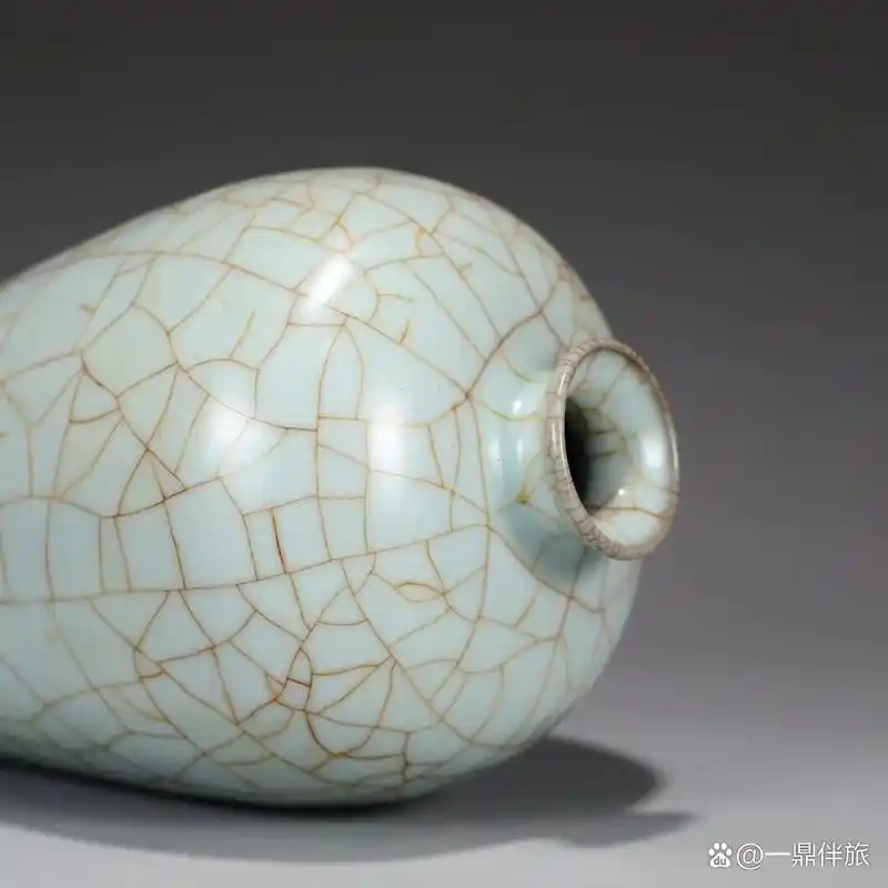 南宋 官窑青釉梅瓶    尺寸:高24.5公分 肚径14公分