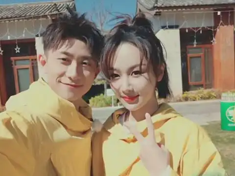 高能少年团剧情升级版之王俊凯攀岩率先登顶 张一山邀请杨紫合影