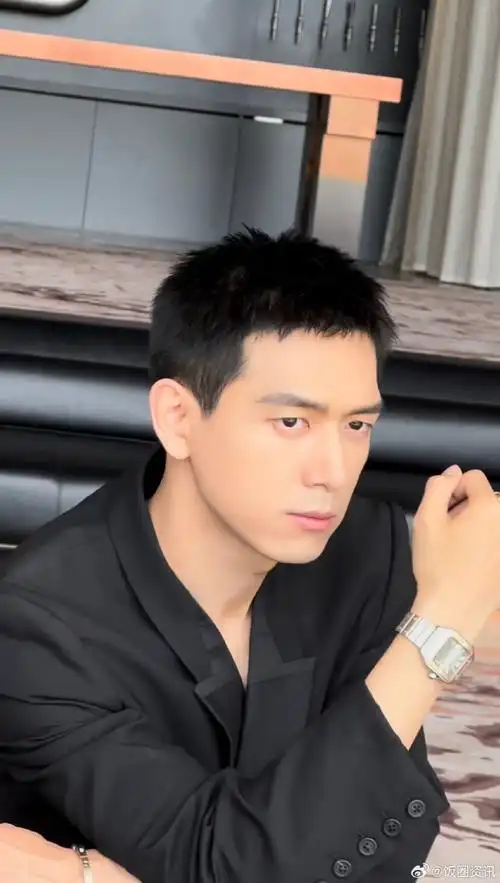 李现清爽寸头##李现又剪短发了