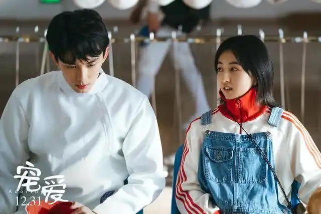 由徐峥监制,杨子导演的电影《宠爱》发布了一支吴磊和张子枫的角色