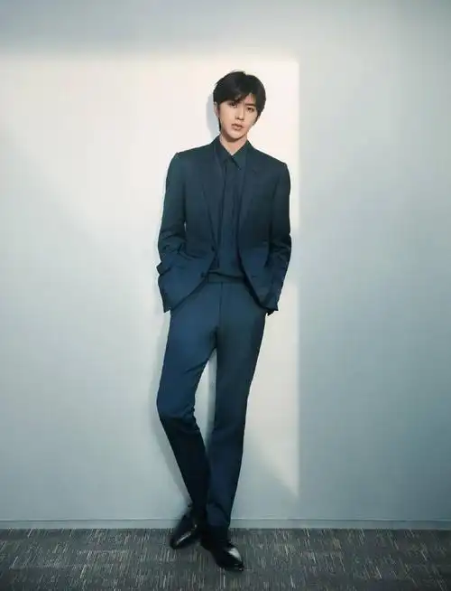 蔡徐坤国庆音乐会造型照公开端正俊朗又不失少年朝气