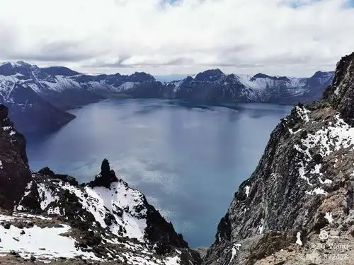 芝盘峰,天文峰,华盖峰;天豁峰,龙门峰,紫霞峰,铁壁峰;观日峰,玉柱峰