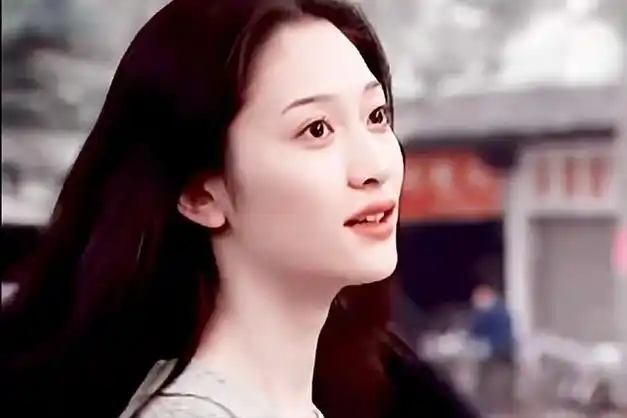 李小冉被曝14岁长得像外国洋娃娃,当看到学生照后,网友:心动了