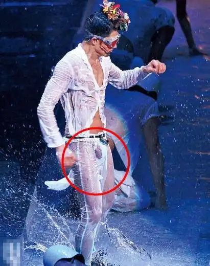 郭富城演唱会上露大雕 郭富城演唱会湿身露雕超《色戒》 / 比乐族