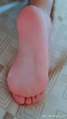 会有女孩子也喜欢男人的脚的么?